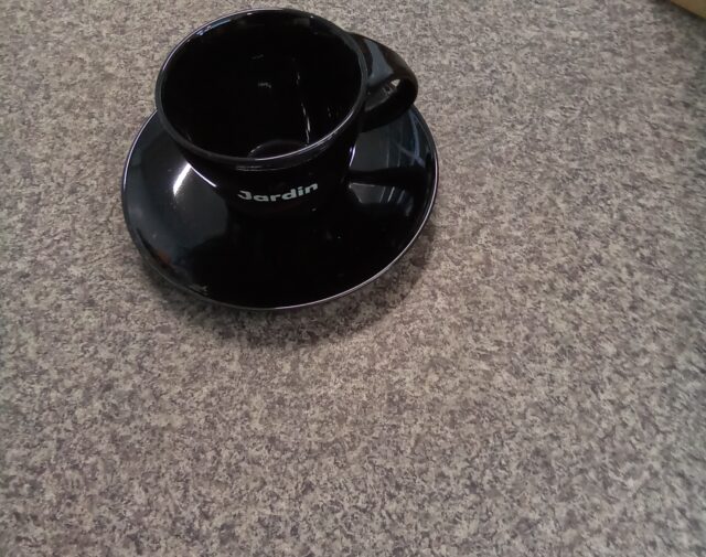 Puodelis ir lėkštutė