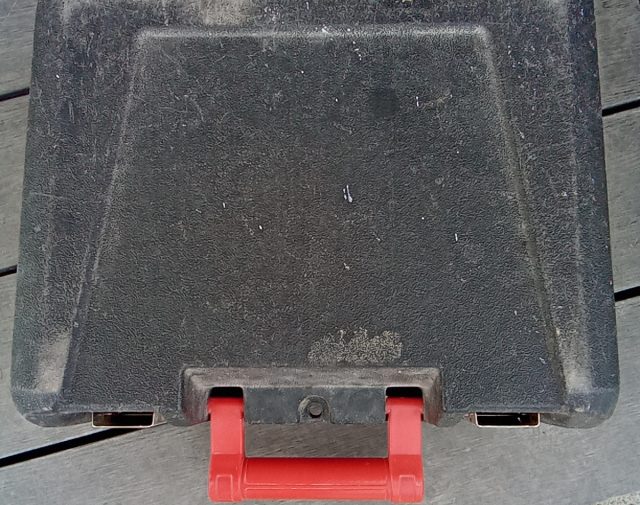 Tuščia įrankių dėžė