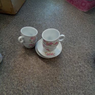 Puodeliai ir lėkštutės