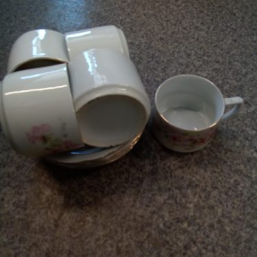Puodeliai ir lėkštutės