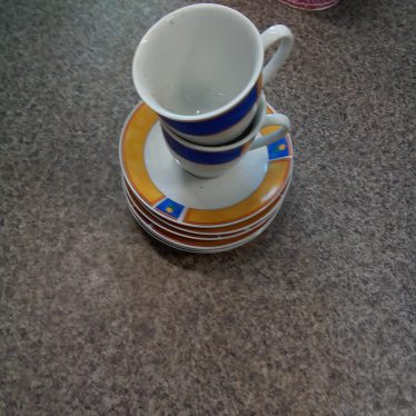 Šviestuvas  ir puodeliai