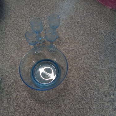 Taurės ir salotinė