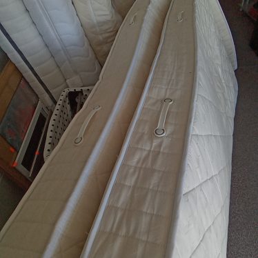 Du vienguliai čiužiniai