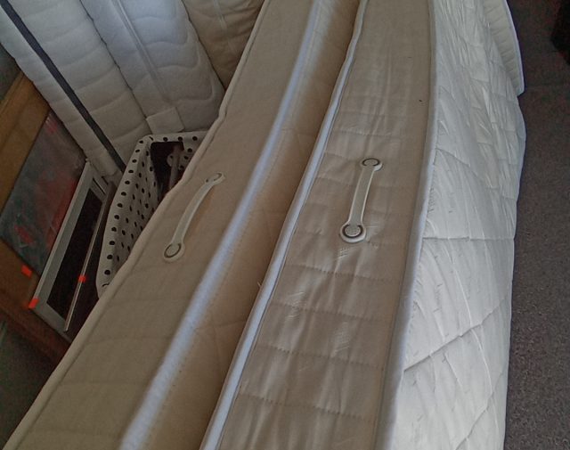 Du vienguliai čiužiniai