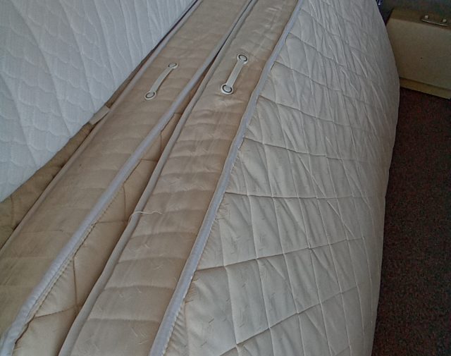 Du vienguliai čiužiniai