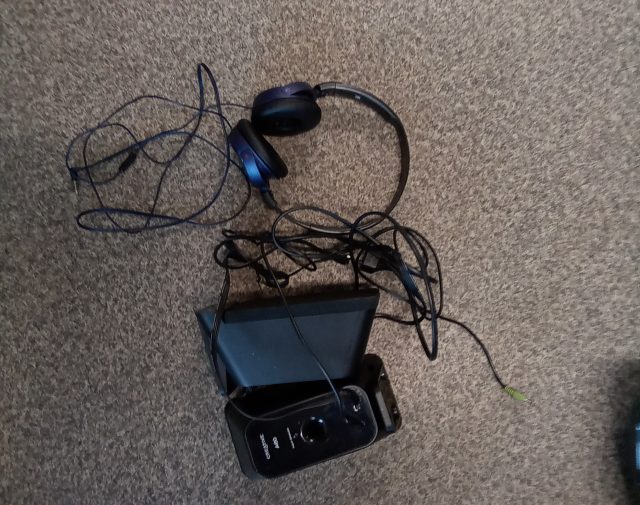 Kolonėlės  ir ausinės