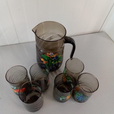 Ąsotis ir stiklinės