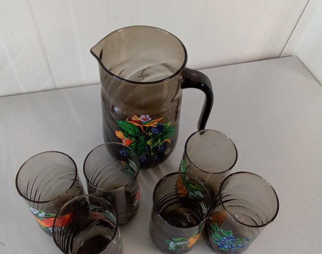 Ąsotis ir stiklinės