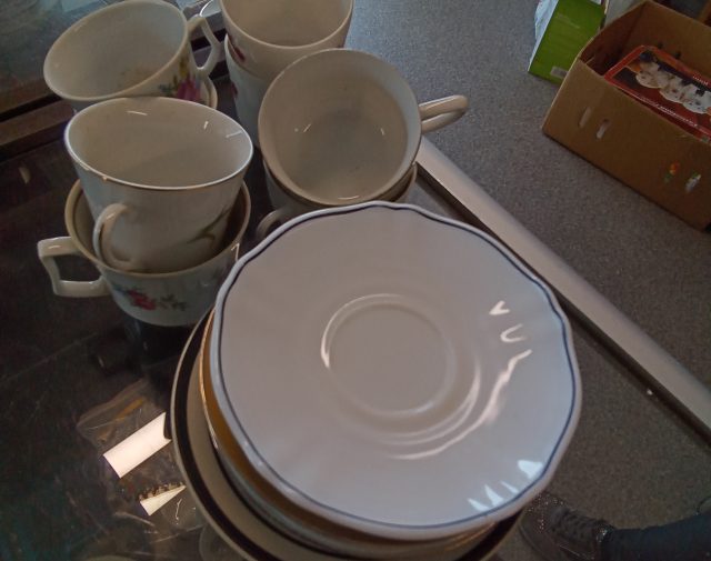 Puodeliai ir lėkštutės