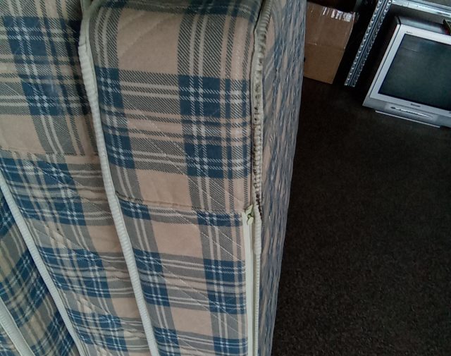 Du vienguliai čiužiniai