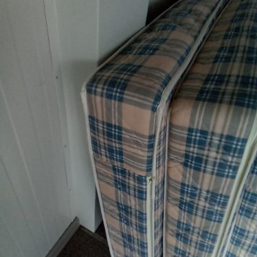 Du vienguliai čiužiniai