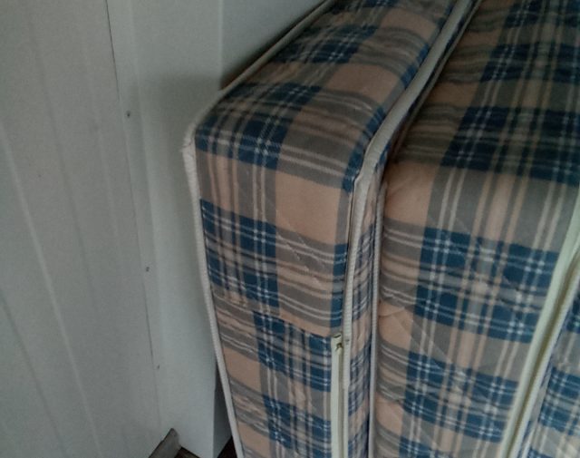 Du vienguliai čiužiniai