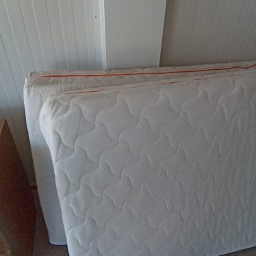 Du vienguliai čiužiniai