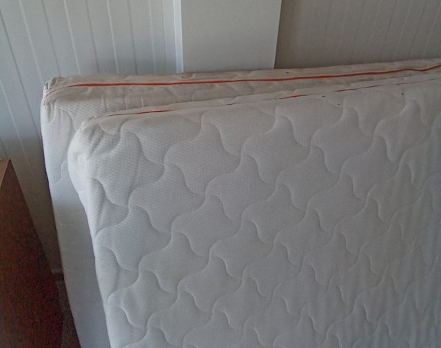 Du vienguliai čiužiniai