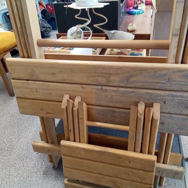 Sulankstomas stalas su kėdutėmis