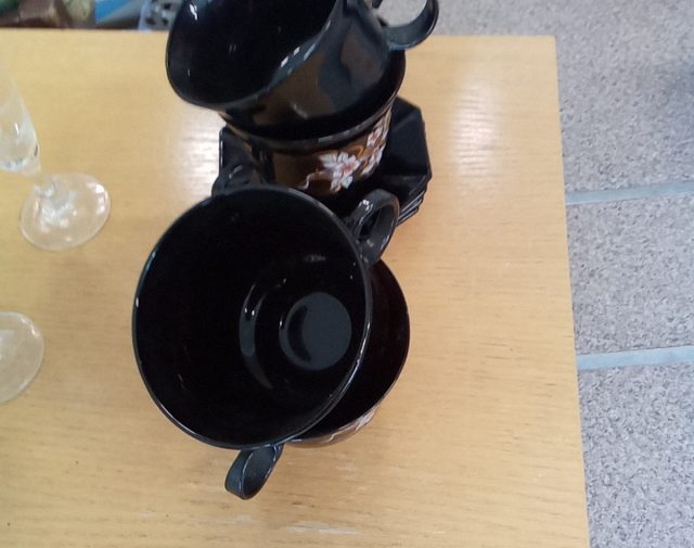 Puodeliai su lėkštutėmis