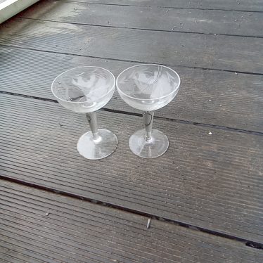 2 stikliukai