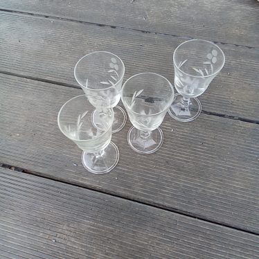 4 stikiukai