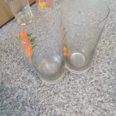 2 stiklinės