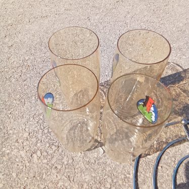 4 stiklinės