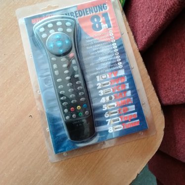 Universalus distancinis pultas