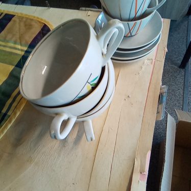Puodeliai su lėkštutėmis