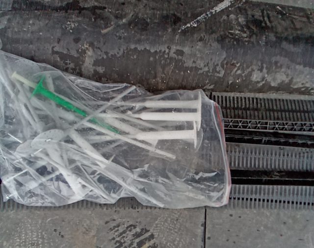 Statybinės juostos su vinim