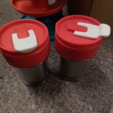 2 kavos termosiukai