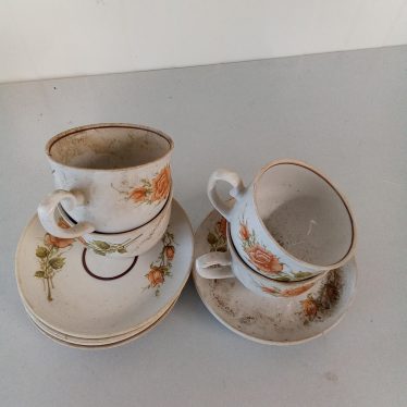 Puodeliai ir lėkštutės