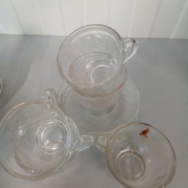 Puodeliai ir lėkštutės