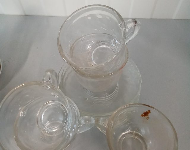 Puodeliai ir lėkštutės