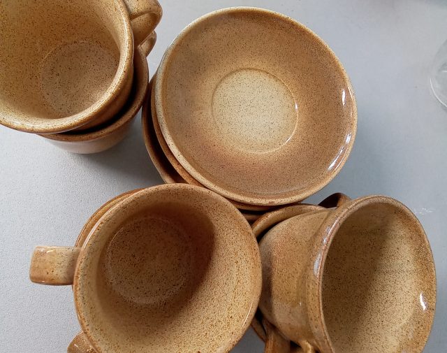 Puodeliai ir lėkštutės