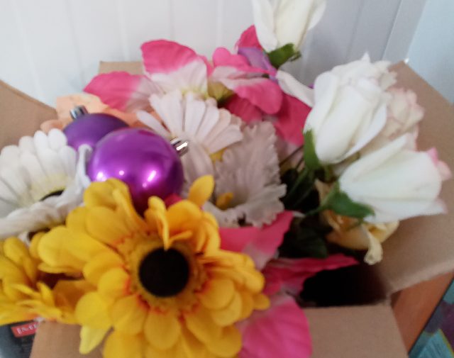 Dirbtinių gėlių puokštė