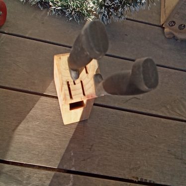 Peilių dėtuvė su peiliais