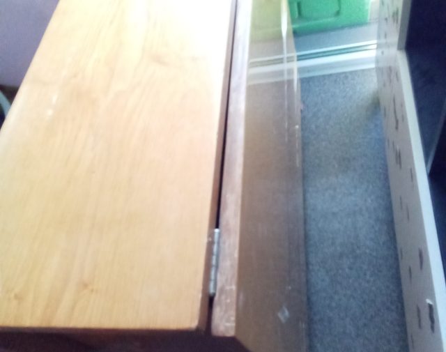 Sulankstomas   stalas