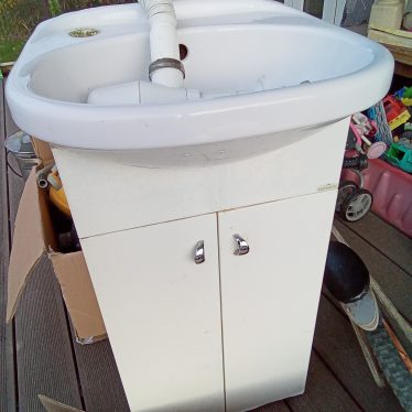 Vonios spintelė su kriaukle