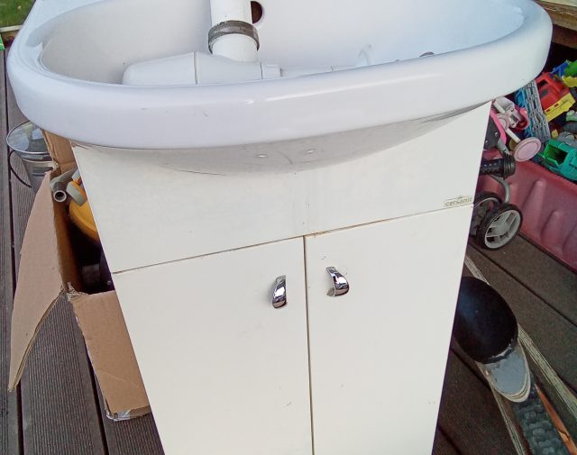 Vonios spintelė su kriaukle