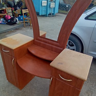 Spintelė su veidrodžiu