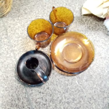 Puodeliai ir lėkštutės