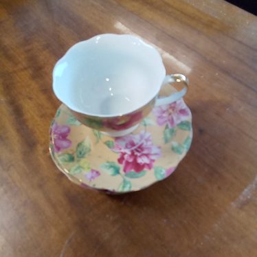 Puodelis su lėkštute