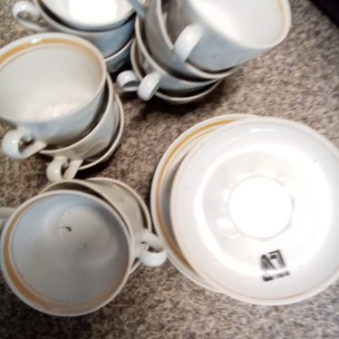 Puodeliai ir lėkštutės