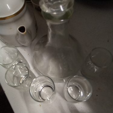 Grafinas su stikliukais