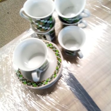 Puodeliai ir lėkštutės
