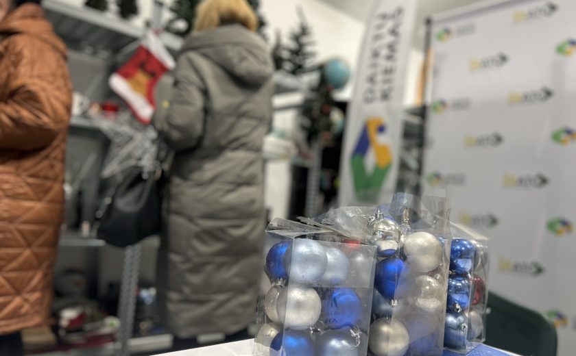 Šventinių mainytuvių stebuklas: išdalinta daugiau nei 400 daiktų komplektų