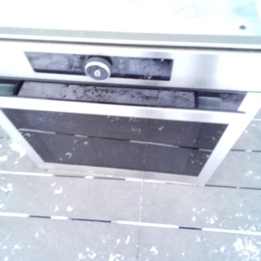 Įmontuojama orkaitė