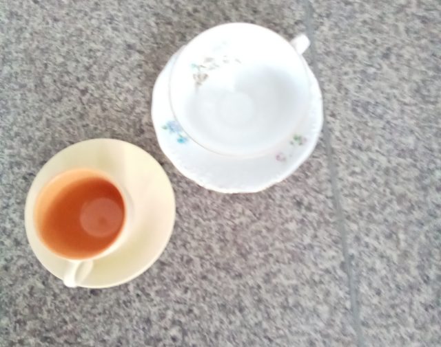 Puodeliai ir lėkštutės