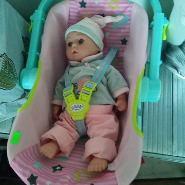 Lėlė su autokėdute