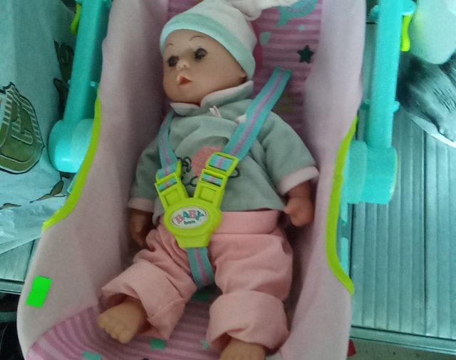 Lėlė su autokėdute