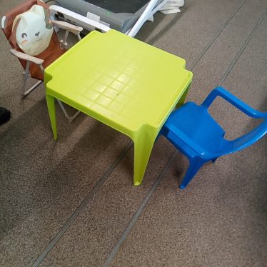 Kėdutės su staliuku