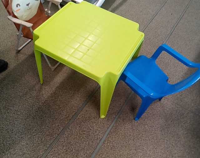 Kėdutės su staliuku